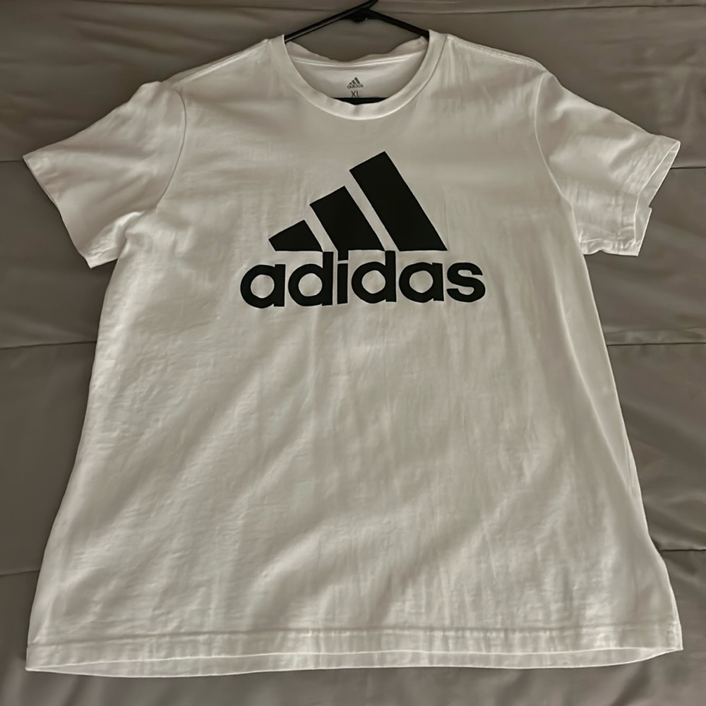 Adidas t-shirt size XL